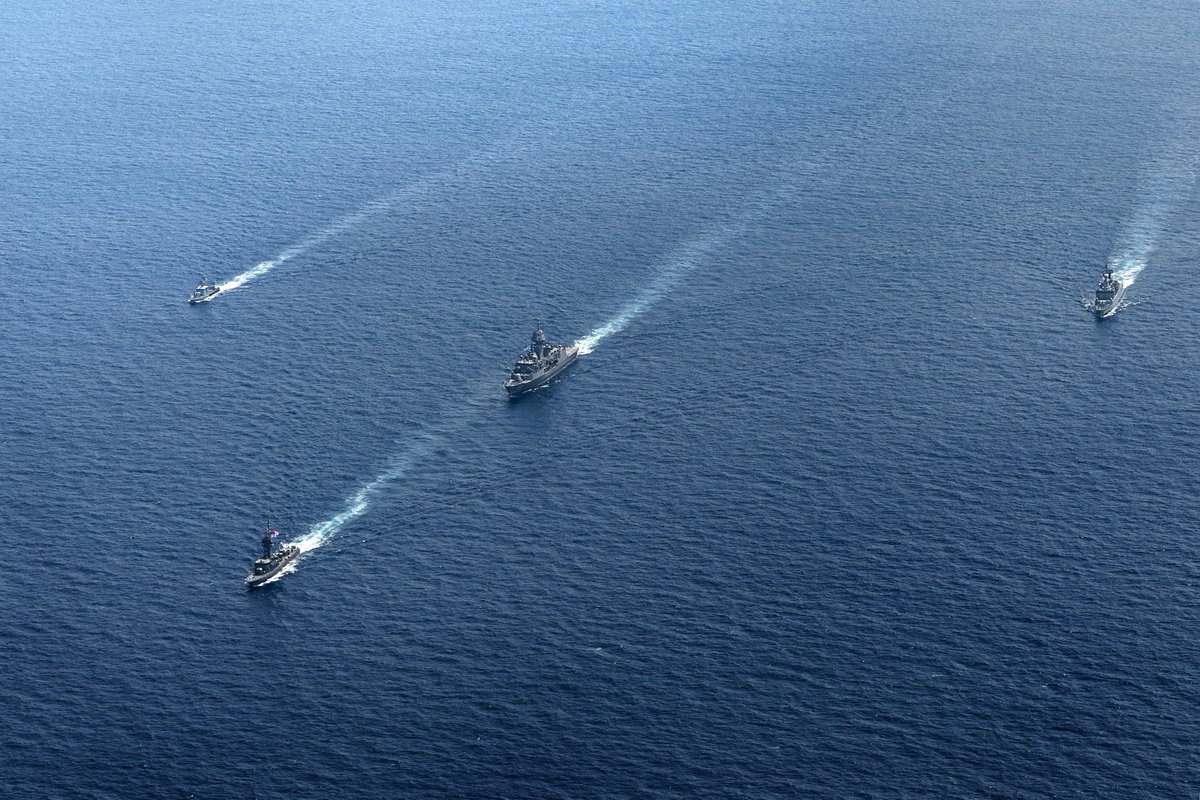 Australian_Navy's tweet photo. #ICYMI 👇

#HMASAnzac and #HMASBrisbane joined other Five Power Defence Arrangements nations Malaysia, New Zealand, Singapore and the United Kingdom for the Bersama Exercise series during regional presence deployments during 2023. https://t.co/Ps2MwwJjRT
