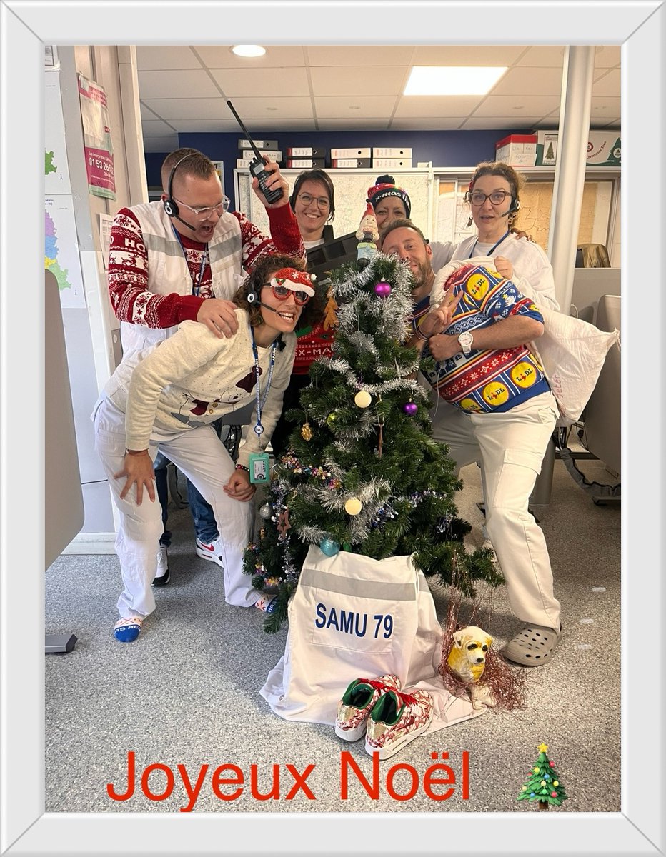 AFARM_SAMU's tweet photo. [ 🎄 Noël en régulation 🎄 ]

Suite à notre concours de " L' esprit de noël en régulation ", le bureau de l'#AFARM souhaite remercier tous ceux qui ont participé à égayer ce mois de décembre.
Bravo à tous ! 🎊🎉

La photo gagnante est celle du #SAMU79 https://t.co/pkJW2v9nyY