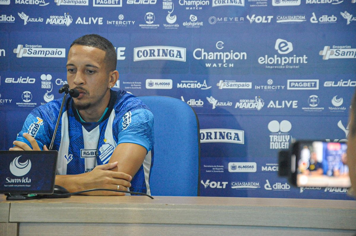 CaioVitor00's tweet photo. Feliz e motivado para este grande desafio !!!
Vamos azulão 🙌🏽🔵⚪️
@CSAoficial https://t.co/d81yvSAXe8