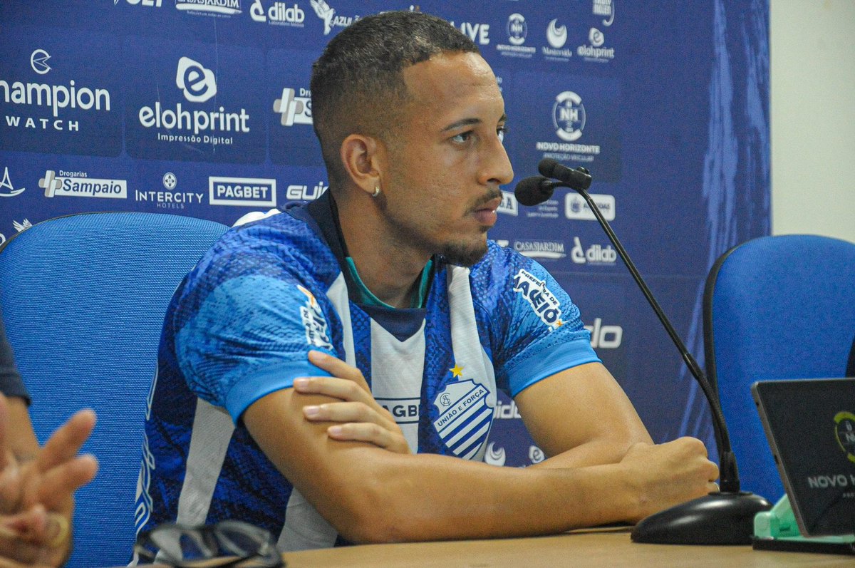 CaioVitor00's tweet photo. Feliz e motivado para este grande desafio !!!
Vamos azulão 🙌🏽🔵⚪️
@CSAoficial https://t.co/d81yvSAXe8