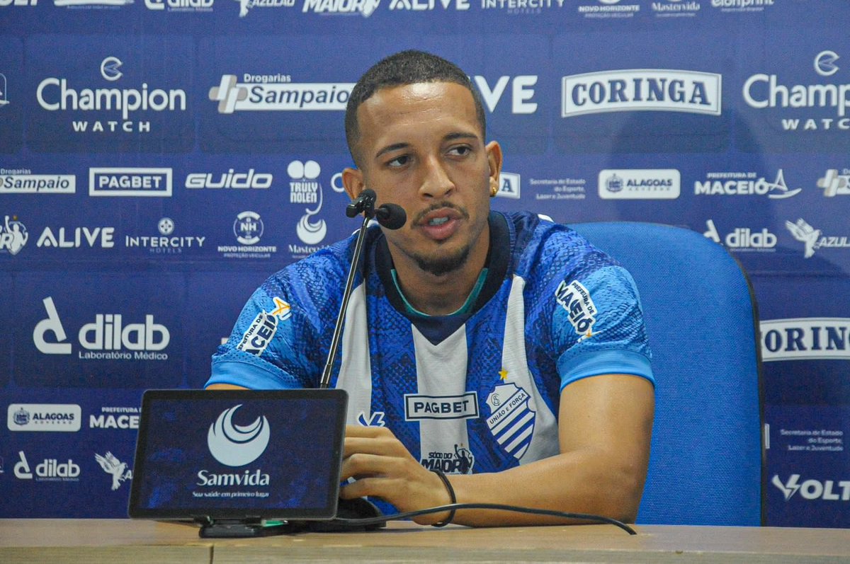 CaioVitor00's tweet photo. Feliz e motivado para este grande desafio !!!
Vamos azulão 🙌🏽🔵⚪️
@CSAoficial https://t.co/d81yvSAXe8
