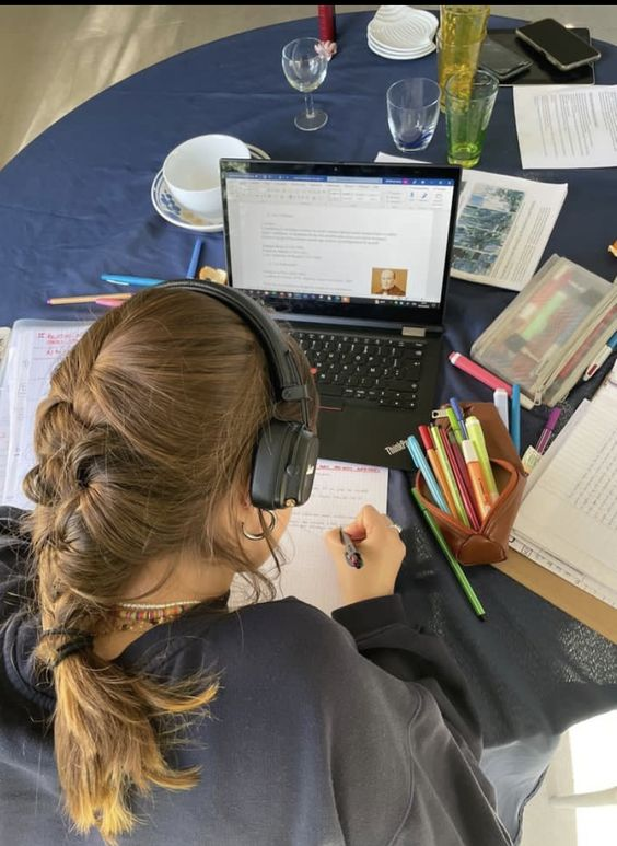 pristudiesep's tweet photo. COMO VOU ESTUDAR HUMANAS EM 2024, a thread
↪︎ indicações de canais e materiais 100% gratuitos 

#studytwtbr #enem #studytwt https://t.co/YqRocQfNDP