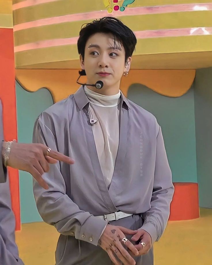 JeonEsHi97's tweet photo. Jungkook                        also Jungkook https://t.co/kHa0KzlLBX