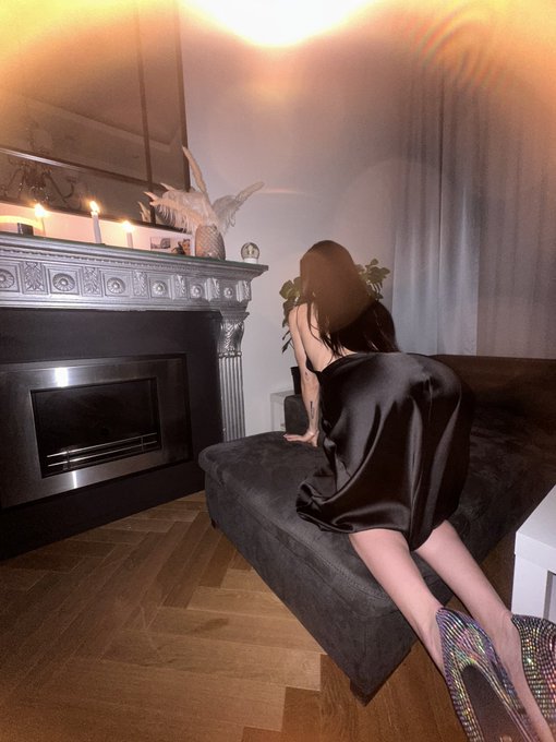 The pose of 2024?😏🌶️ https://t.co/QxcGBtMASx