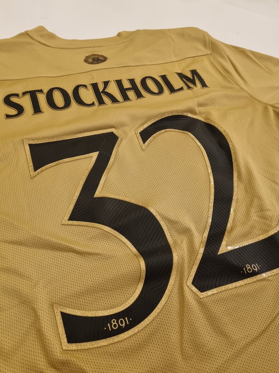 Hej,

Denna tröja auktioneras ut till förmån för Christopher som haft det lite tufft.
Vågar påstå att ingen på varken Friends eller Skytteholm har en likadan. Storlek M.
Lägg bud i tråden (start på 1500 kr).
Avslut onsdag 3/1 22:00.