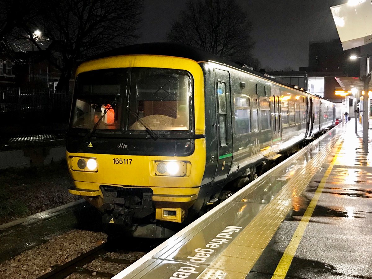 LFaurePhotos's tweet image. New Years Day Train Surfing around West London. 1/1/24

Check out more of my photos on my Instagram story 
@LFaurePhotos

#GWR #Class165 #TransportForLondon #LondonByNight #SWR #Class444
