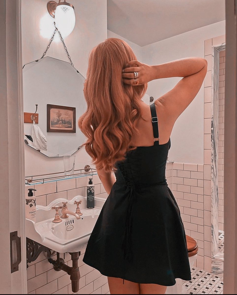 LABlOSDEFRESA's tweet photo. ⠀
📲  DON'T PICK UP ❌jm❌ : @Burn_TheWorld 

💬: black is not as bad as i thought  

💬: happy new year

💬 sent an image: 
⠀ https://t.co/9AKgUFRqC3