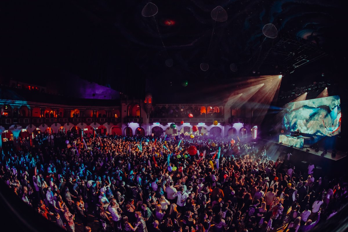 HAPPY 2024! 🎆 
We had the very BEST start to the New Year with <a href="/NoraEnPure/">Nora En Pure</a> + all of you ✨ 

Here's to another year filled with great music! 🤘 

⏩ Full album can be found on our Facebook:livemu.sc/48fDZ7e

📸: <a href="/alliemischen/">Allie Mischen</a>