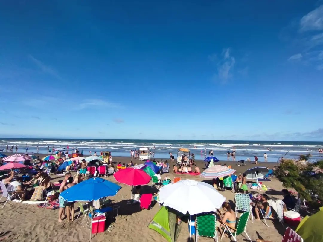 La playa en el atardecer de Santa Teresita.
Hoy con 22°C, mañana soleado ☀️ con 23°C de máxima.
santateresita.com.ar