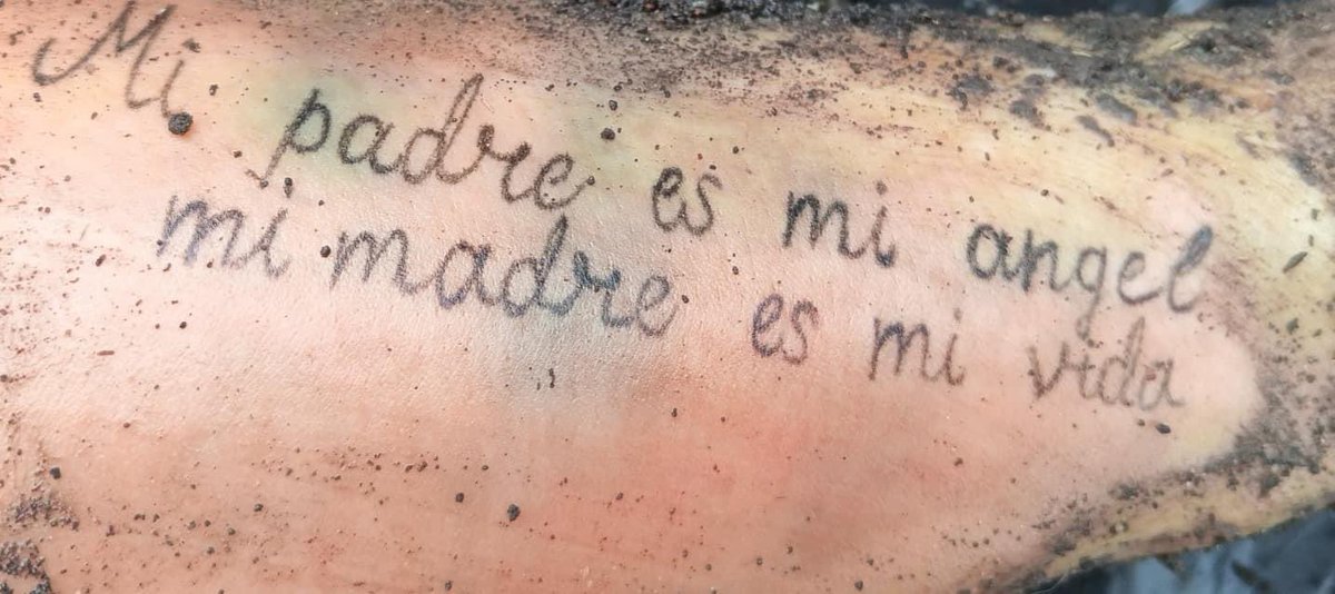 #InformacionImportante 🚨
Prendas y tatuajes localizados el día de hoy  02 de enero 2024 por parte del colectivo “Hasta Encontrate” en la comunidad del conejo en #Irapuato 
(Cuerpo de una mujer)