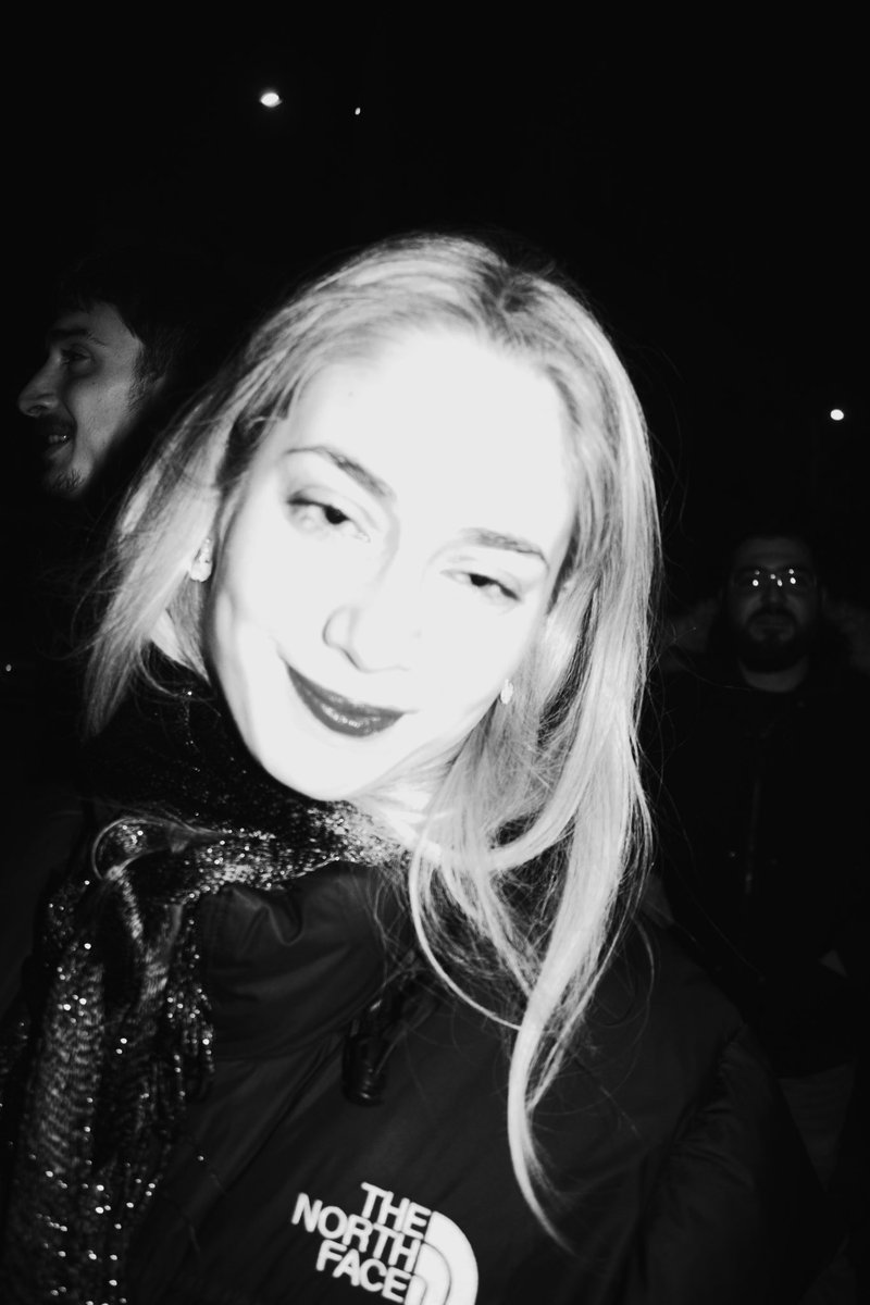 juanitt2's tweet photo. Cool kids in paris https://t.co/XDovMoshd9