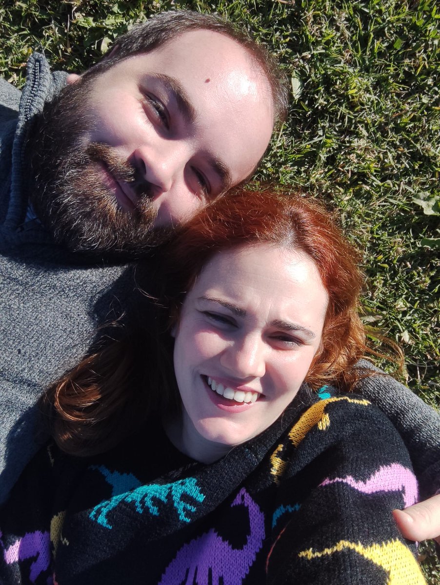 AlexConTuiter1's tweet photo. Ha sido la mejor manera de empezar el año!

Porque he estado con la mejor persona del mundo para mí, aunque lleve dinosaurios en el jersei.

Te quiero novi , aunque te robe tu primer cerdo al Carcassonne y pierda móviles cocinando en el campo.

Por un 2024 sin despedidas! Te amo! https://t.co/BWRicO2zVH