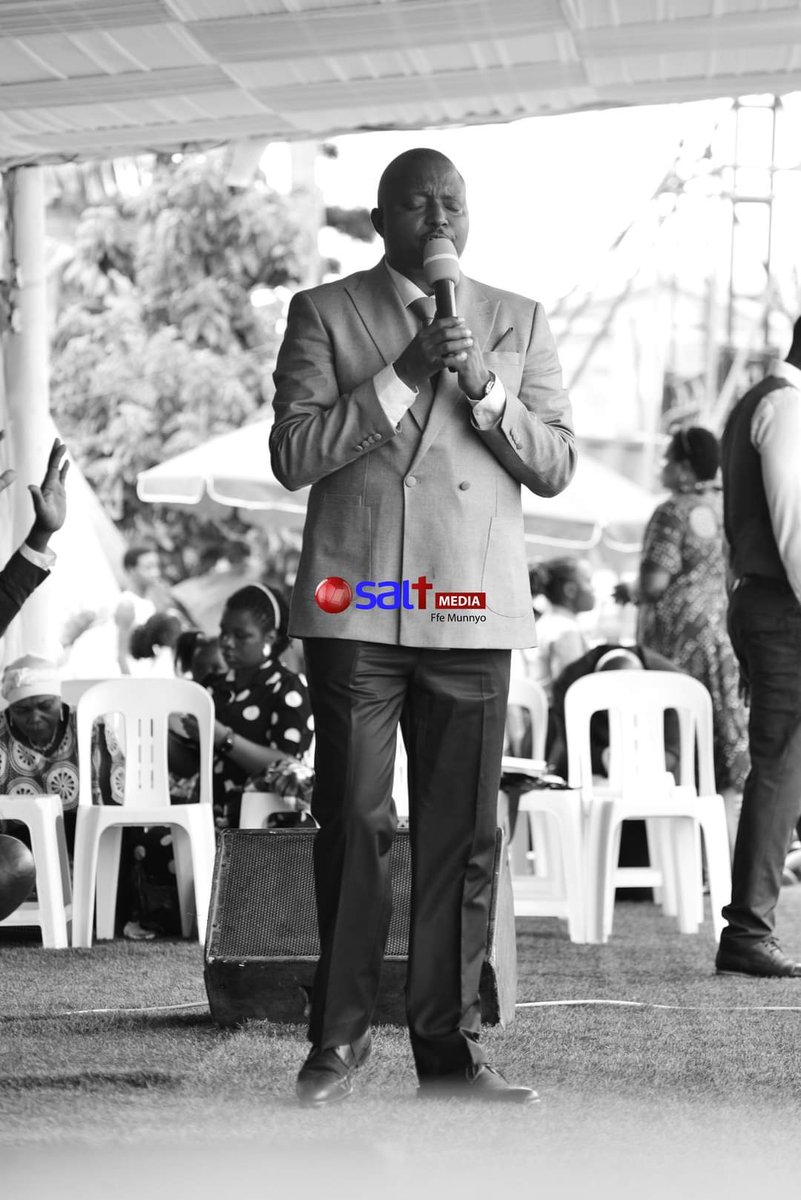 S_Rwakoojo's tweet image. Coward's once again strikes 🤔

The heinous attack on #Pastor_Bugingo gunmen pelting bullets at his car this evening in the areas of #Nansana reports indicate that he's driver was murdered in the attack.
Our nemies use excessive force and anger #Gun_Violence must STOP 🛑