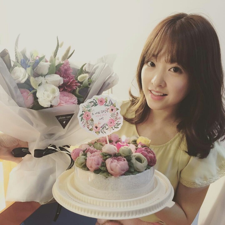 Happy birthday, our talented actress Seol Inah. 🥳 You’re doing amazing and I hope you have the best year and do all the things you want to do because you truly deserve all the happiness and love. ♡ 

#HappySeorinaDay