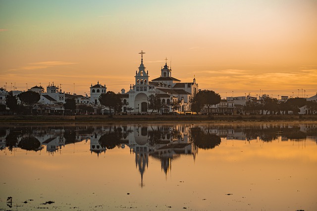 E112Andalucia's tweet image. Hoy te damos las #BuenasNoches con esta preciosa 📸 de #ElRocío #Huelva 

Recuerda que nos tienes a tu lado con solo una llamada, en cualquier rincón de #Andalucía

#FelizDescanso