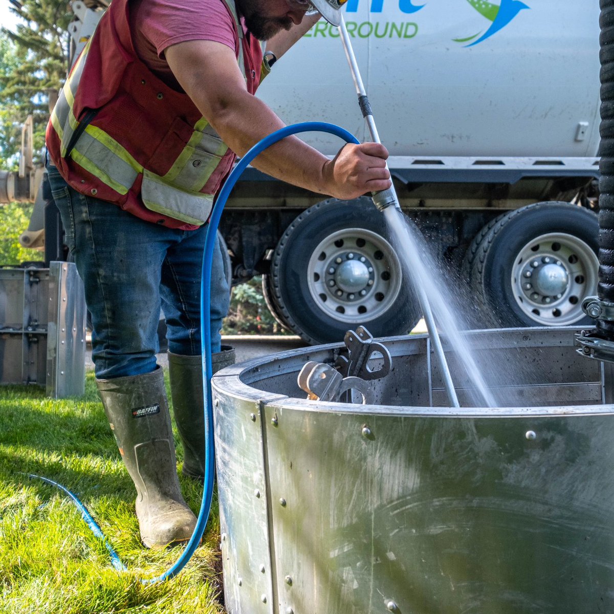 New Year, new way to keep your guys safe. Our circular shoring makes hydrovac excavation a safer, more efficient option.

#shoring #shoringsystem #hydrovac #hydrovaclife #digsafe  #easydig #excavationsafety #excavating #trenchsafety