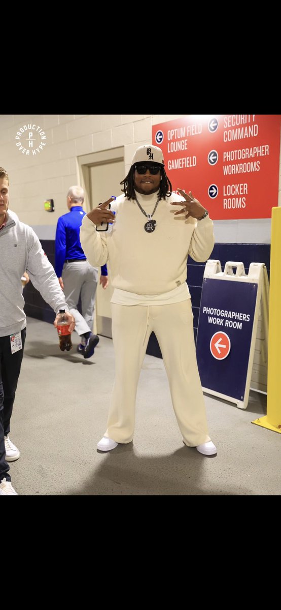 prodoverhype's tweet photo. Actions speak louder than words! 🏈

@BuffaloBills DT @tim_settle arriving pregame in our Corduroy SnapBack hat 🔥 

Good Luck in your playoff push! #NFL #BuffaloBills https://t.co/qZpWJEgkME