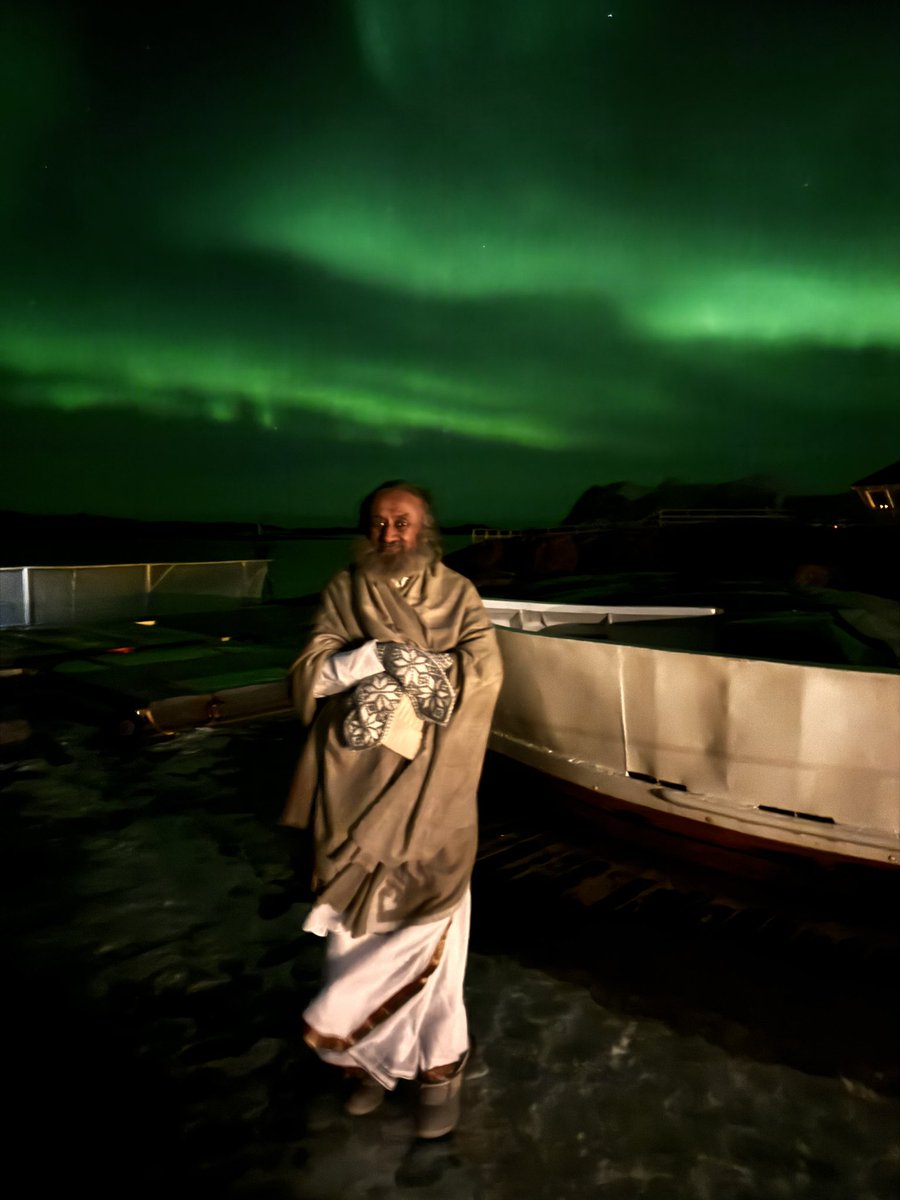 Gurudev's tweet photo. Started the new year on a small island in the northern part of Norway, where the sun rises only after mid January. Satsang and meditation rhymed with the dance of the northern lights. https://t.co/SdPxLsEslH