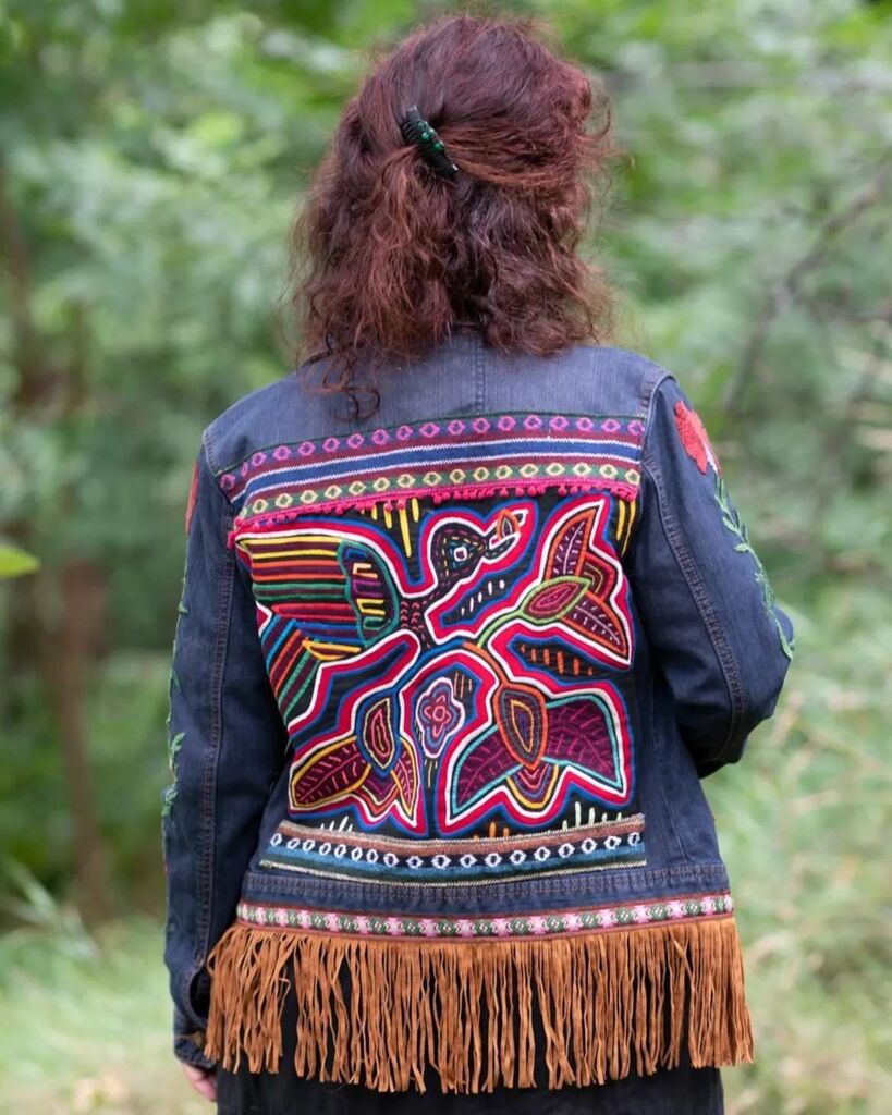 Our 'Magic Wings' boho denim jacket is flying to California!
May it bring some happy magic 🕊
.
.
.
#bohofashionstyle #bohohippiechicstyle #bohostyle #hippieclothes #bohemianhippie #bohohippiestyle #bohohippiestyle #bohofashion #bohohippie #bohohippy #bohemianstyle #bohohippi…