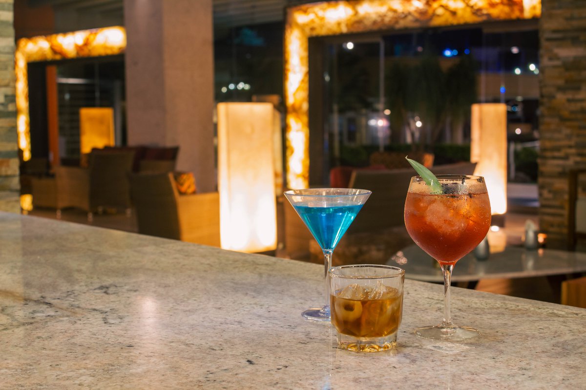 SunsetPlazaPV's tweet photo. Discover the art of mixology in the heart of elegance! 🍸 https://t.co/Ty7vSVx9CZ

In the lobby of #SunsetPlazaPV, each cocktail is a unique experience, fusing premium flavors with a touch of luxury. Enjoy excellence in every sip and make your stay a true masterpiece of pleasure. https://t.co/wqqZ1rVl3L