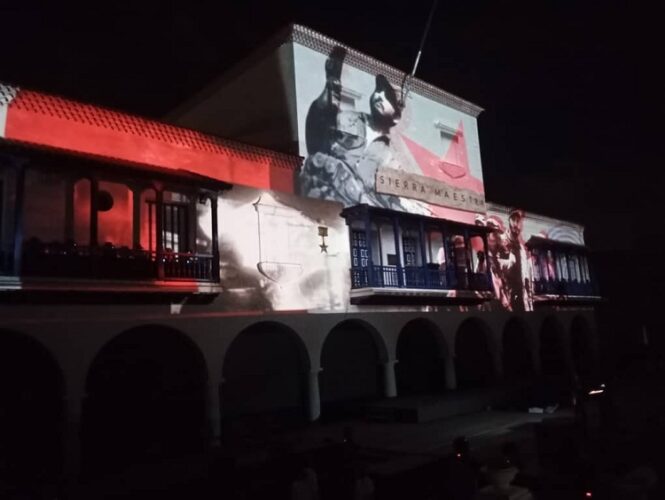 FernandezMaryde's tweet photo. #FidelPorSiempre/ “Unidad significa compartir el combate, los riesgos, los sacrificios, los objetivos, ideas... Unidad significa la lucha común contra anexionistas, vendepatrias y corruptos que no tienen nada que ver con un militante revolucionario”.
#EstaEsLaRevolución https://t.co/GTo5oDqTXr