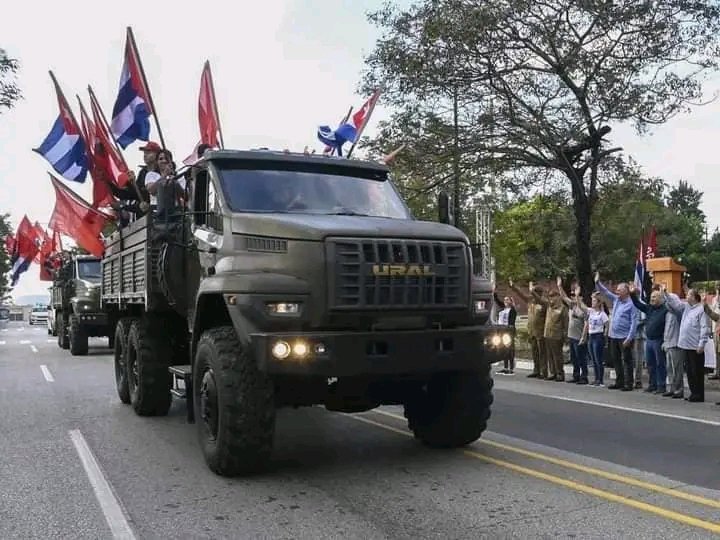 🇨🇺/ Rumbo al occidente del país partió la Caravana de la Libertad. Como cada año la juventud y nuestros combatientes protagonizan la ruta que el próximo 6 de enero estará en #Cienfuegos.
#EstaEsLaRevolución
#CienfuegosXMasVictorias