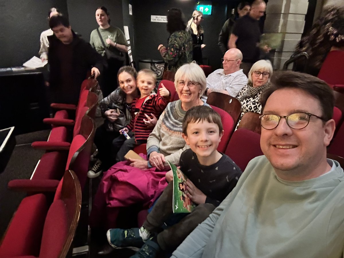 Annual appreciation tweet for <a href="/YorkTheatre/">York Theatre Royal</a>’s magical pantomime. Feels like we’re hitting the golden years for my two boys. Thanks <a href="/RobinCSimpson/">Robin Simpson</a>, <a href="/laurenrich08/">Lauren Richardson</a> and team for a wonderful evening and <a href="/NHS_RobW/">Rob Webster 💙</a>, great to meet George at the end 😍