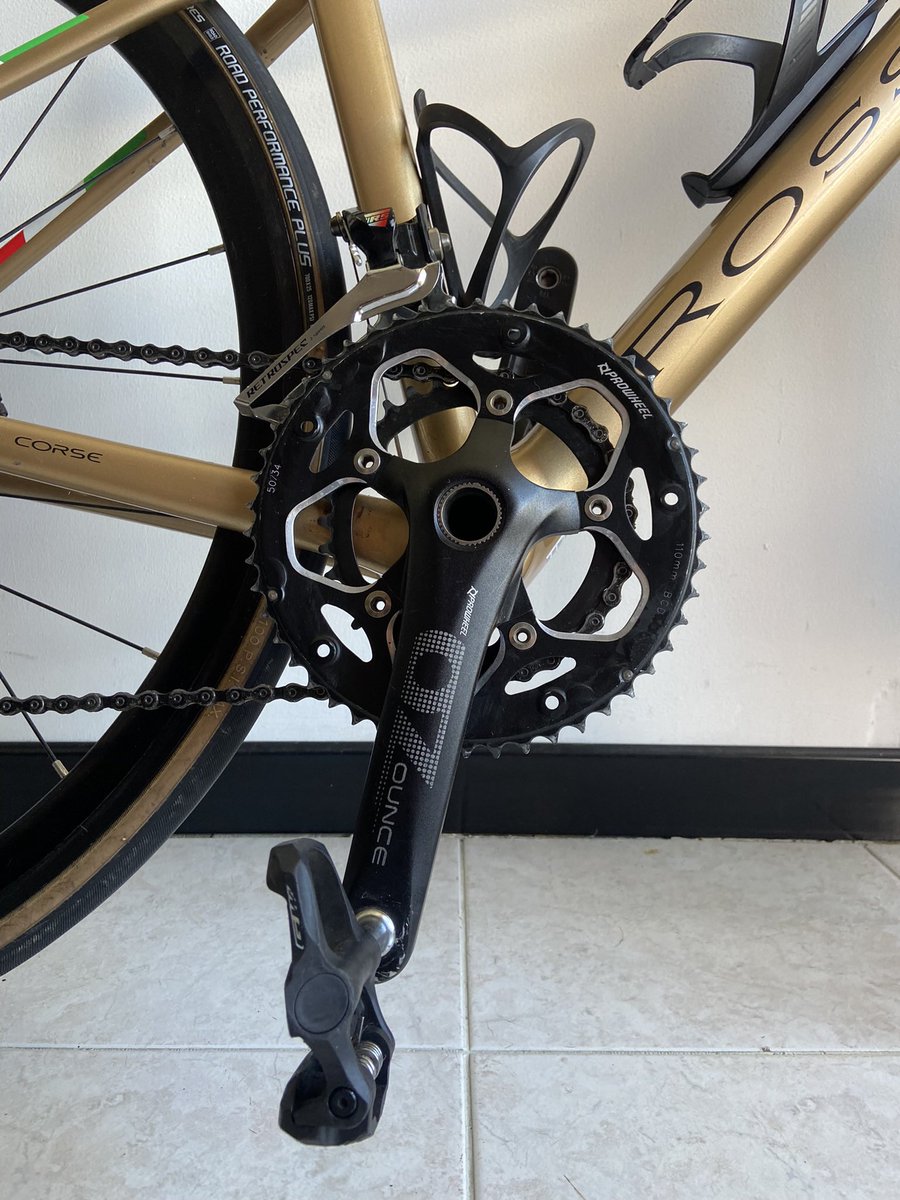 Estoy vendiendo mi bici. 
Rossetti en carbono talla XS.
Grupo Sensah 12 velocidades.

Me ayudan compartiendo porfa!