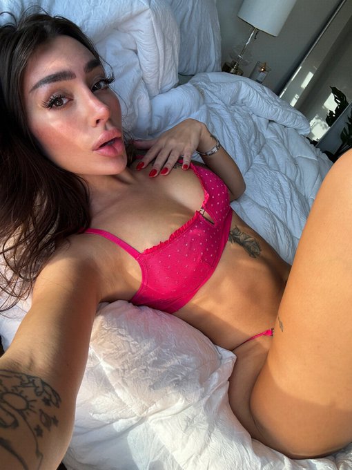 professional pillow talker https://t.co/yq9Lfszmdm