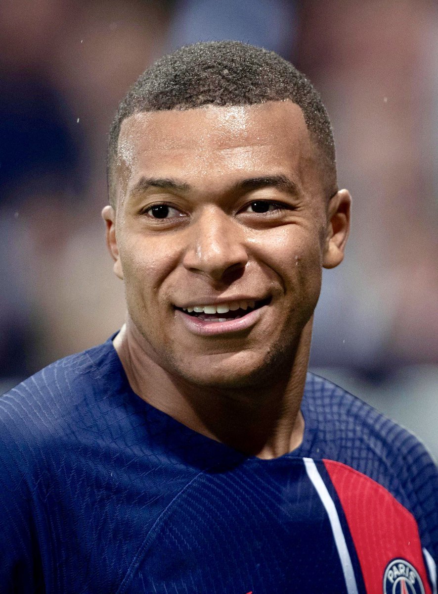 RMadrid_actu's tweet photo. 🚨🗣️ | Daniel Riolo : « Aujourd’hui, le désir du Real Madrid pour Mbappé 🇫🇷 est MOINS FORT qu’il y a 6 mois ou 1 an et demi. Je crois qu’aujourd’hui Mbappé 🇫🇷 NE SAIT PLUS TROP quoi faire. » #RealMadrid ✅🤔 https://t.co/8BsT5WSs7x