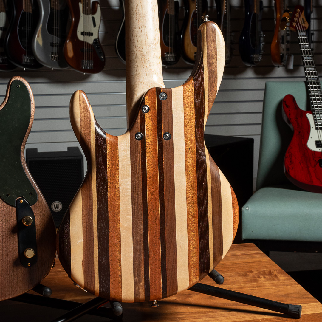 ChicagoMusicEx's tweet photo. Made right here in Chicago, LowDown Bass Guitars feature forward-facing designs! Come get a feel for yourself in the BASSment! https://t.co/XzC16kMr1T #chicagomusicexchange #thebassment #LowDownBass #Chicago #MadeInChicago #basstalk #bassplayer #CMElovestrades #gearybusey https://t.co/kts3O3aruu
