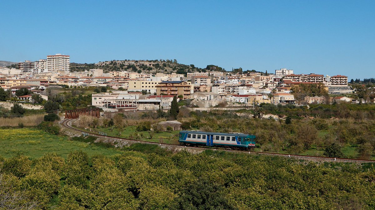 Rubrica: Automotrici ALn668 e ALn663
------

ALn668 3029 Noto, 15/02/2020

Foto 1920x1080 FullHD su TrainsPictures.com #fotografieferroviarie #treni #trainspictures #railpictures #ferrovia #aln668 #italia #italy #sicilia #sicily #siracusa #noto trainspictures.com/foto/1624-aln6…