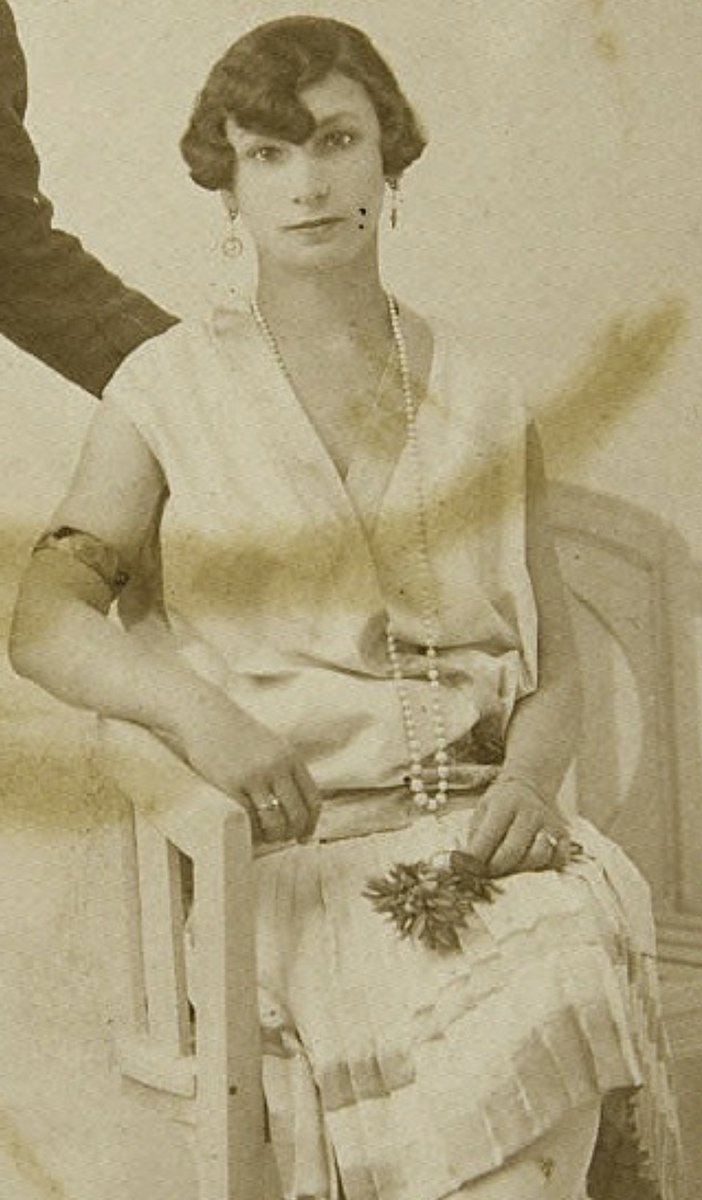 AuschwitzMuseum's tweet photo. 2 January 1906 | Jewish woman Rachel Fuentes was born in Constantinople (then the Ottoman Empire). 

On 29 April 1944 she was deported from #Drancy to #Auschwitz, where she arrived in a transport of 1,004 Jews on 2 May 1944. She did not survive. https://t.co/Z3V9tUX7kX