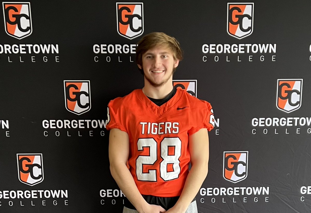 WalkerMeredith5's tweet photo. Had an amazing visit today with @Gtown_Football!! Thank you @coach_grady and @GtownCoachO for having me! #eat #rb https://t.co/a5czpnsPWL