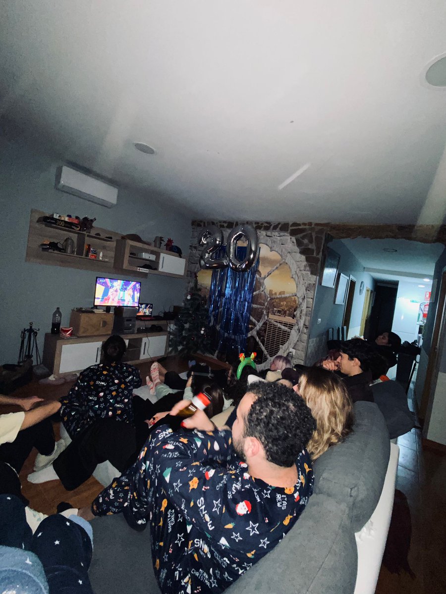 Mjn043's tweet photo. La casita nos ha dejado un increíble momento OT. 🎤🤍 #GalaOT5 https://t.co/h9XstPpq68