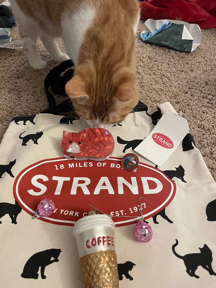 lotcatnip's tweet image. Opening my SecretJunta gift was a delight! @harharbinks you really made my day. A book & cats tote is so me. I love the earrings and the coffee ornament…. It’s all perfect. Thank you so much! Millie says thanks for the box.
@phishtwibe