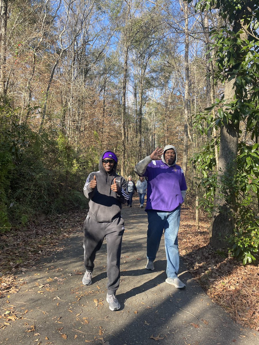 Spencer_1009's tweet photo. 💜 every moment of today! My staff embraced my crazy ideas & jumped on the Energy Bus with ME! I’m so proud, & I can’t wait to watch us MOVE! We ended our tour with a Gratitude Walk at Tallassee’s Nature Walk in 40 degree weather!
#nassp #aassp #aamsp @fit_leaders @JonGordon11 https://t.co/YDiWzq3IWw