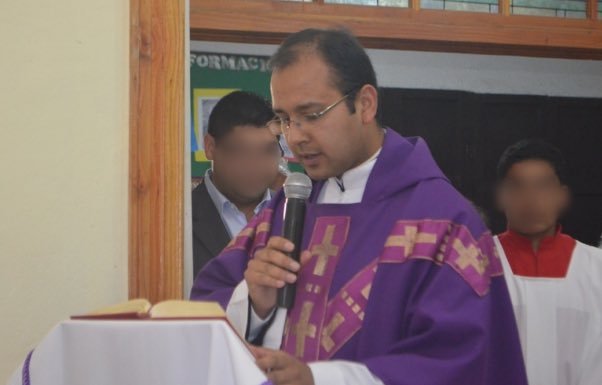 vidalcvale's tweet photo. Daniel Dinamarca es un cura pederasta condenado por abuso sexual contra estudiantes en La Serena.

Condena: deberá asistir a clases de educación sexual sin ir a la cárcel. https://t.co/4kmg3n1btI