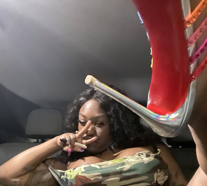 so Soo in love with my new heels 🌈❤️ https://t.co/1VCzcUoSb8<a href="/tag/throwbackthursday"class="tags"><span>#throwbackthursday</span></a>