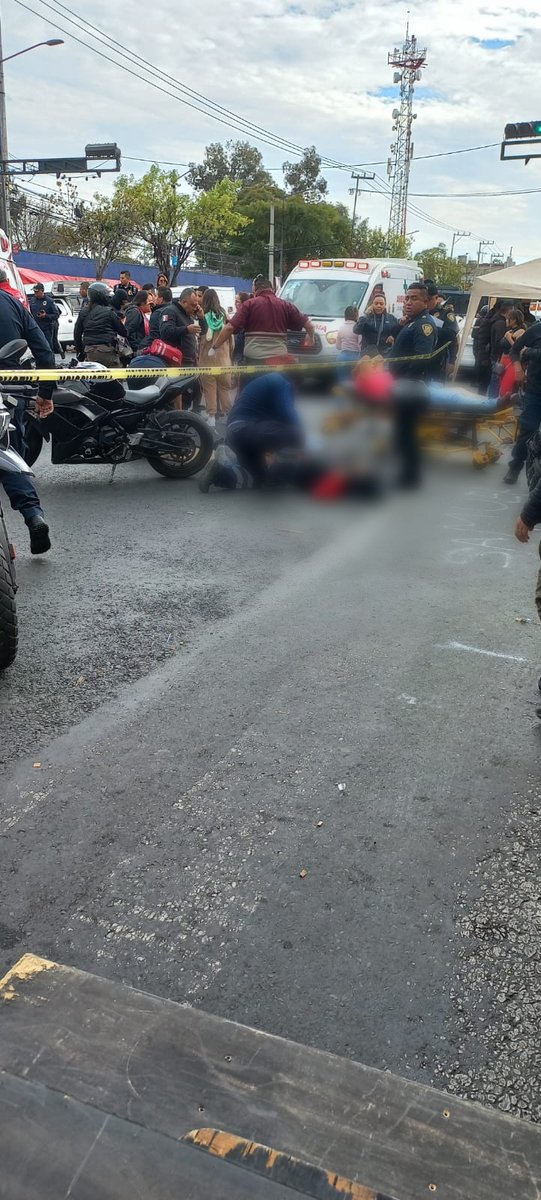 CI_CDMX's tweet photo. #AlMomento || Se registra intensa movilización policíaca derivado de una balacera ocurrida en #Sur16 y Av #RojoGómez, Col. #AgrícolaOriental, @IztacalcoAl.
Dos personas perdieron la vida, 5 más resultaron lesionadas entre ellas un menor y 7 más fueron detenidas. https://t.co/r9sc5ZKinP