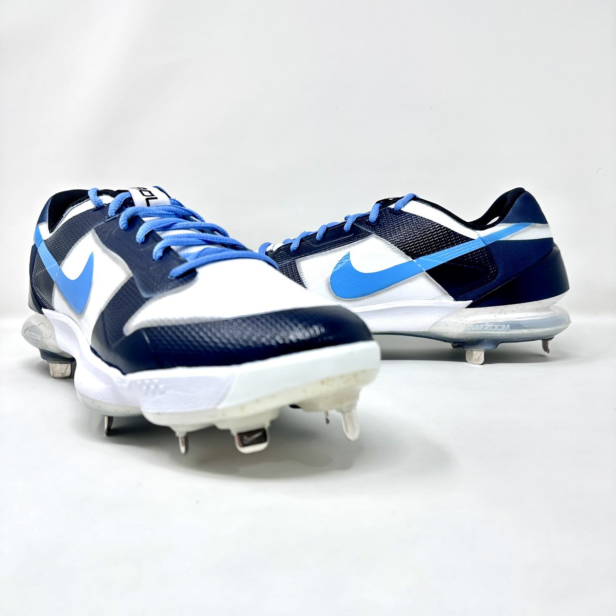 m7customdesigns's tweet image. Behind the scenes. Please be patient with me I am working on some new content. 

#jacquard #jacquardproducts #stadiumcustomkicks #customcleats #airbrushedcleats #allpaint #nostickers #nowraps #behindthescenes #justsniffingpaint