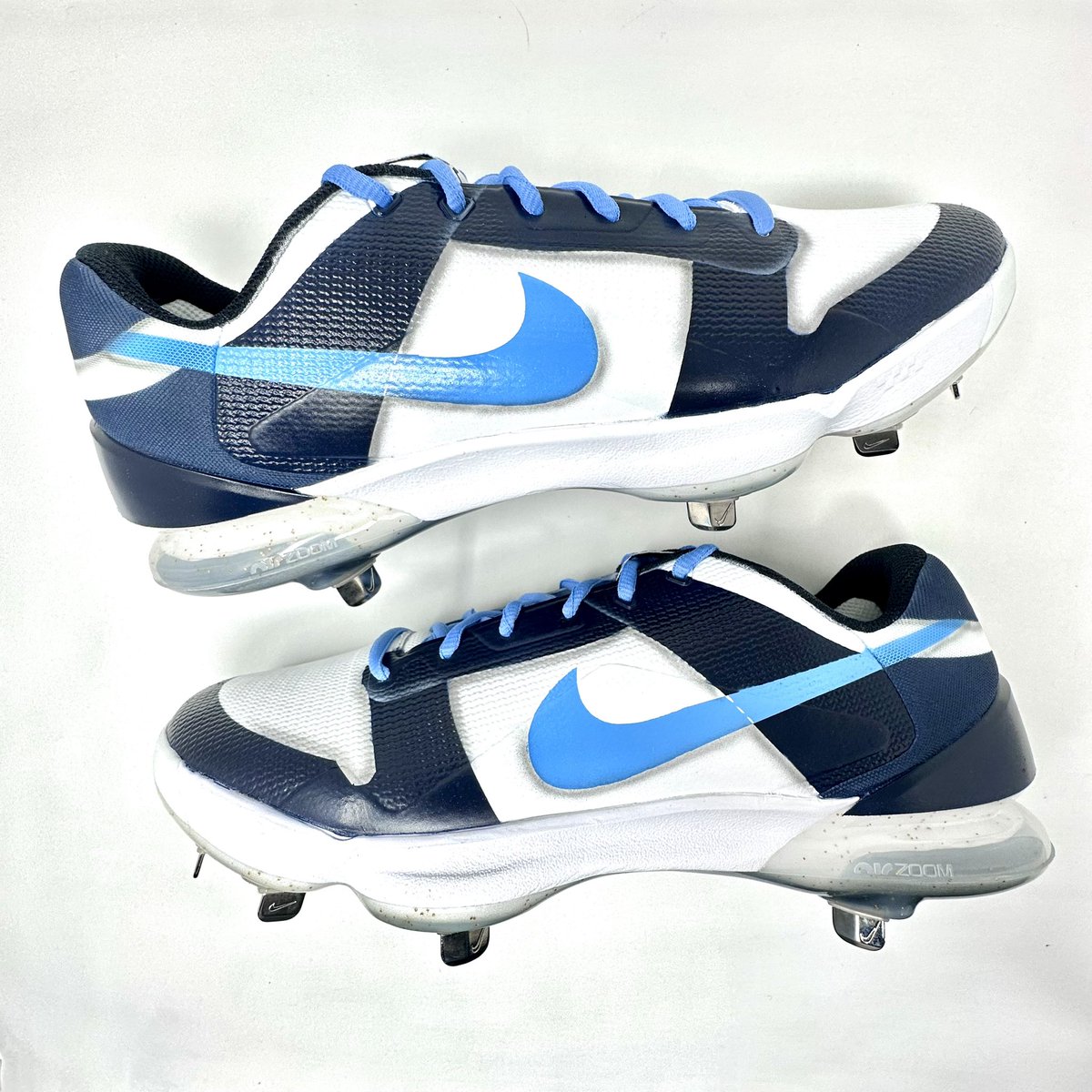 m7customdesigns's tweet image. Behind the scenes. Please be patient with me I am working on some new content. 

#jacquard #jacquardproducts #stadiumcustomkicks #customcleats #airbrushedcleats #allpaint #nostickers #nowraps #behindthescenes #justsniffingpaint