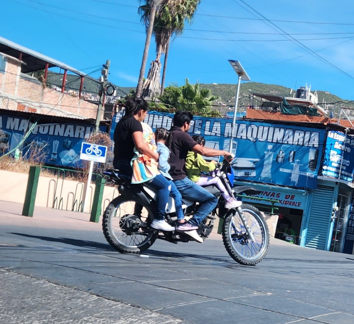 Kaymondrich's tweet photo. Debería ser delito @transito_chilpo https://t.co/rlQjFpeWCW
