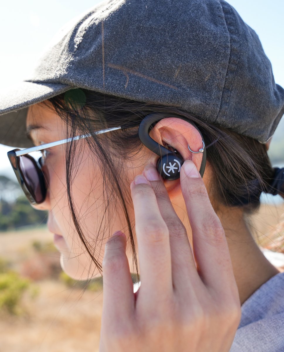 speckproducts's tweet photo. New year, new goals: Ready to sweat, strive and become the best version of yourself. Let the fitness journey begin! 💪🎉
#NewYearNewGains
#gemtones
#speckproducts
#techaccessories
#techinnovation
#elevateyourtech https://t.co/dfk0SzXYAv