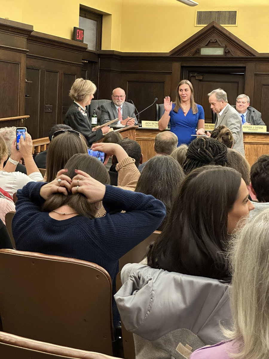 Tanishaevonne's tweet photo. It’s Councilwoman Bethany Hallam to yinz.
@bethanyhallam #2Terms https://t.co/kOBtPo4RZg