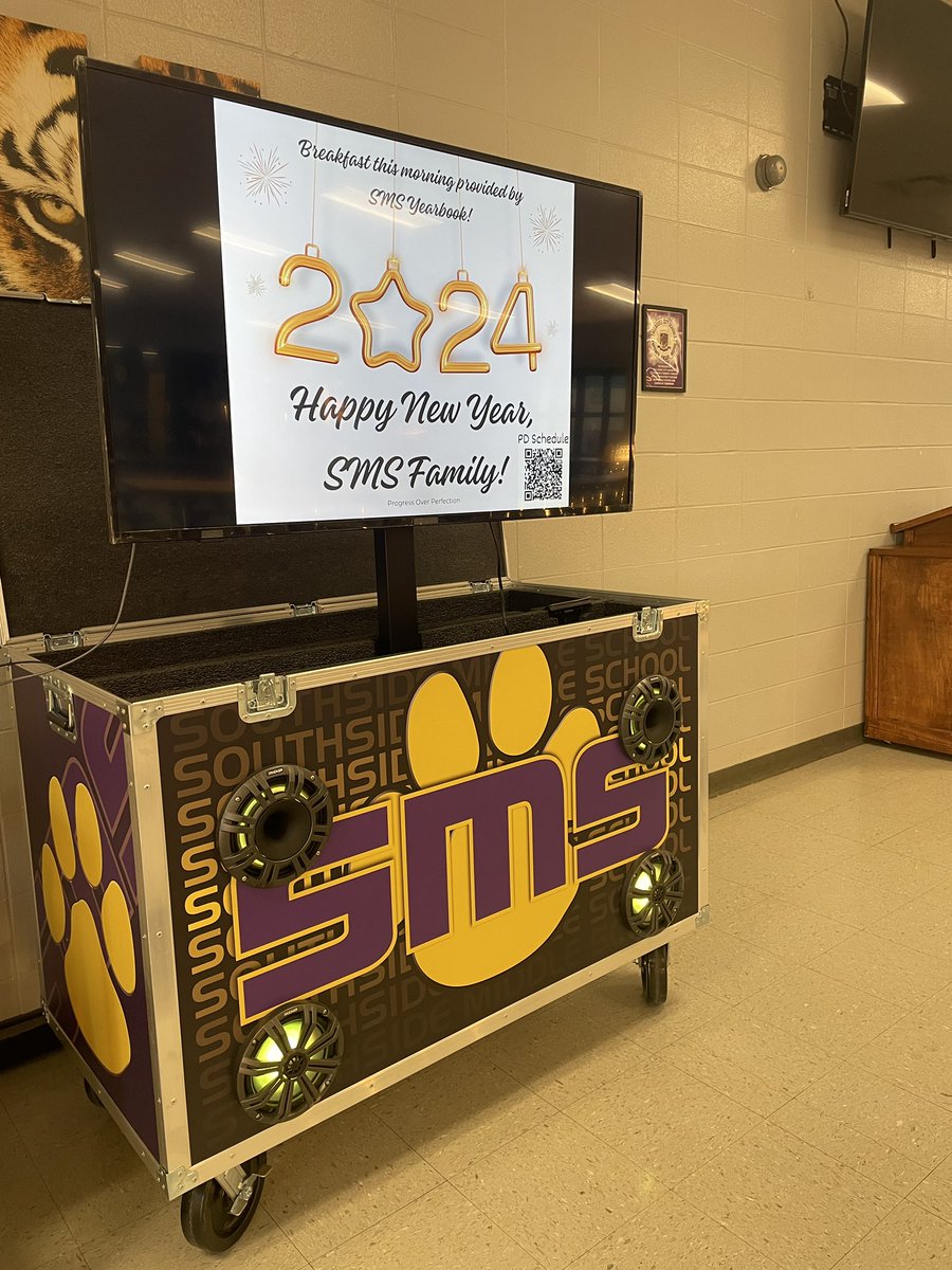Spencer_1009's tweet photo. SMS used our @huddlbox to kick off 2024 with professional learning and data meetings today! It’s a great tool for presenting & engaging staff anywhere you need it! #nassp #aassp #aamsp https://t.co/dW25AUxQJZ