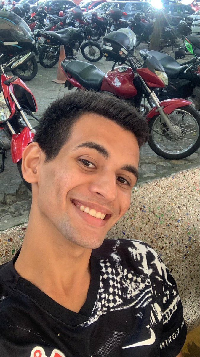 danni_danoni's tweet photo. imagina ter um homem lindo rosto e de sorriso 💗🙈 https://t.co/KpJoozSkIb