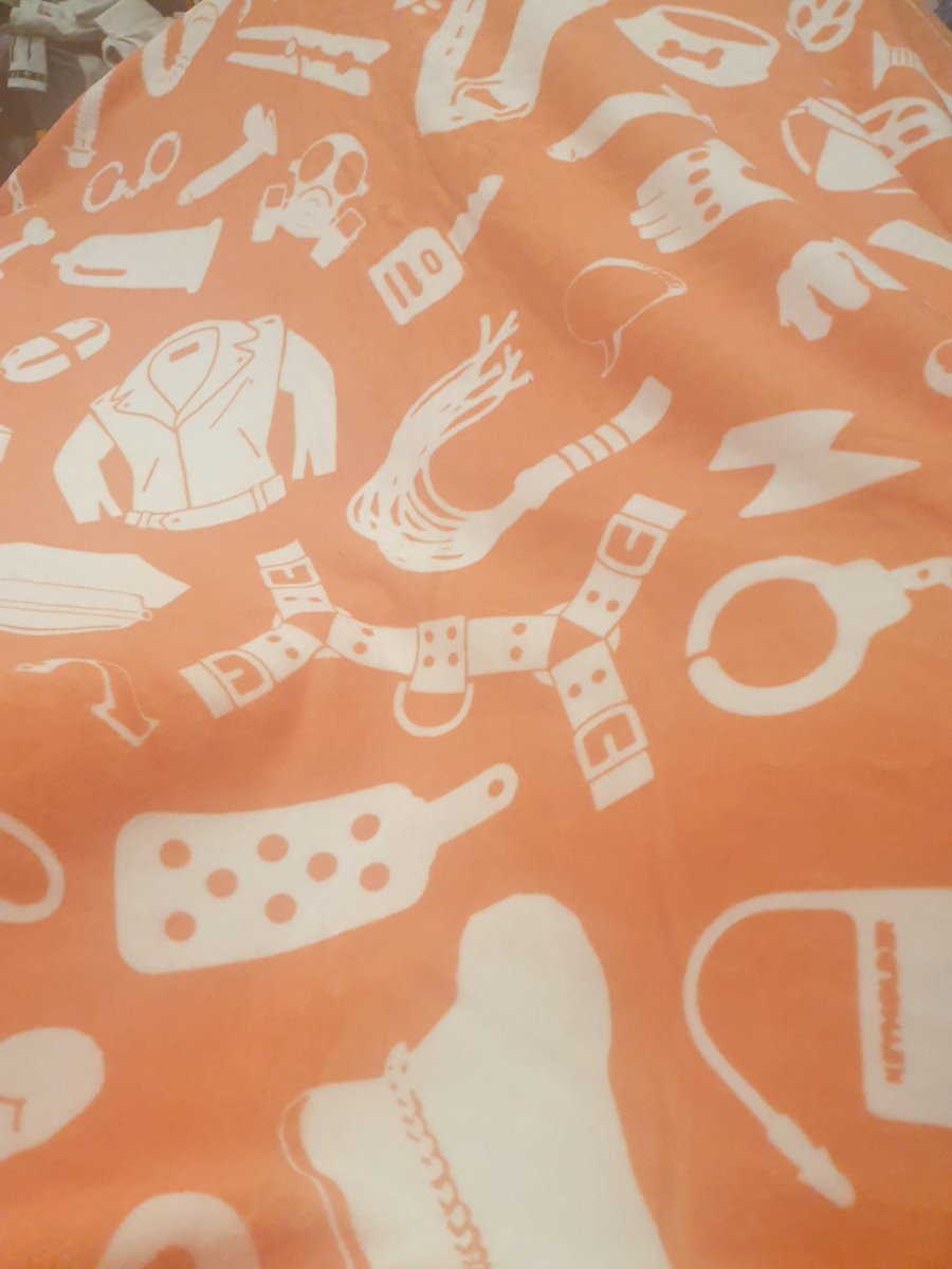 Xmas present from a friend. Has all of puppers favourite things on it! And of course orange 🧡🧡🧡🐶