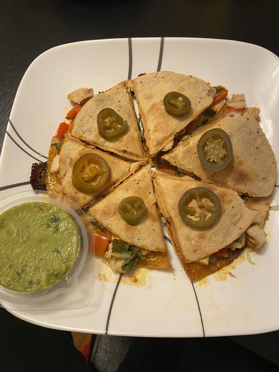 gmbellom's tweet photo. Chicken quesadilla on tumaro’s low carb wrap! Stuff it with chicken and veggies (all zero points) and 1/4 C of mozzarella cheese with a side of guacamole. Total of 8 WW points. 🤌🏻 #Tumaro #weightwatchers #healthyrecipe #weightloss https://t.co/E6W9Q2NcIb