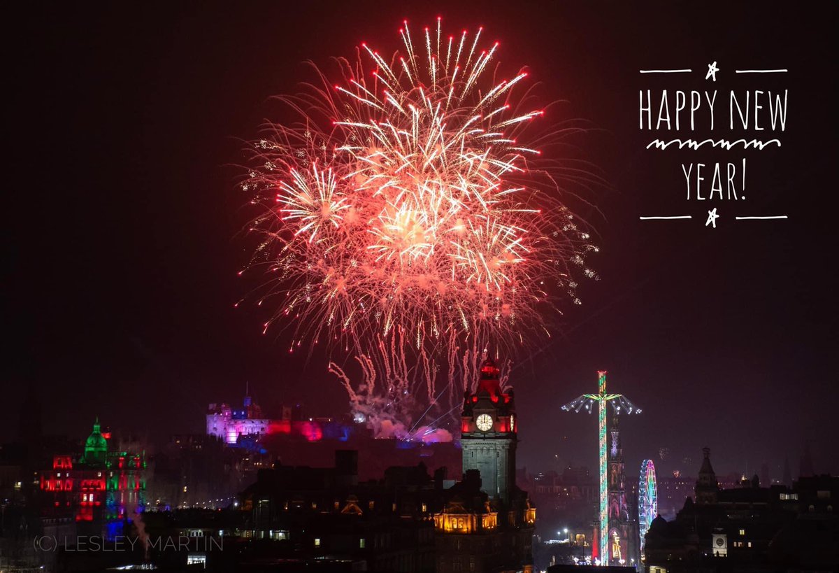 HNY! 🥳 #Edinburgh #Hogmanay #NewYear #NewYear2024 #Scotland @EdinburghCastle #fireworks #EdinburghCastle